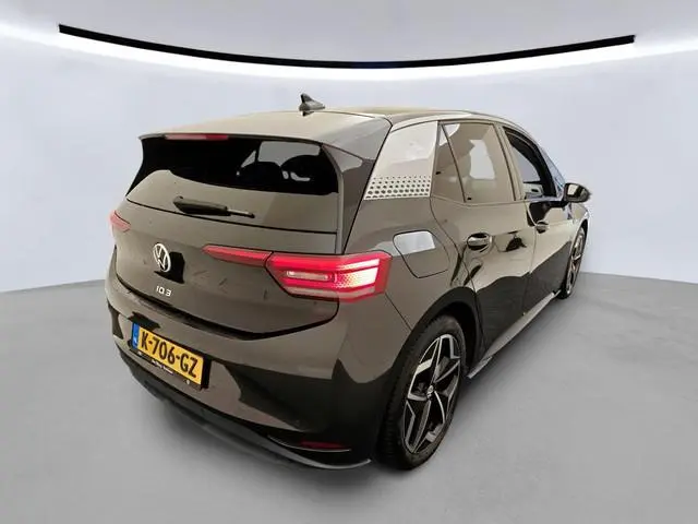 Volkswagen ID.3 First Plus 58 kWh 204pk | Camera | Stoelverwarming | IQ light | App Connect
