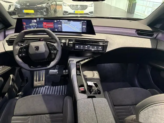 Peugeot e-5008