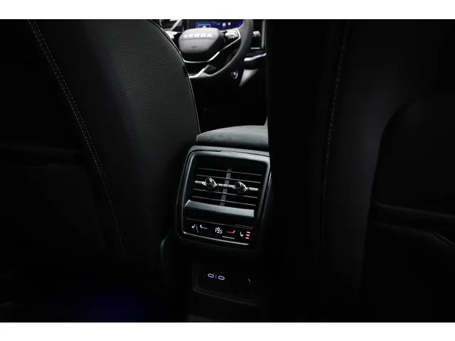 Skoda Kodiaq 1.5 TSI PHEV Sportline Business | WINTER PACK | PANORAMADAK | ACHTERBANKVERWARMING | TR...