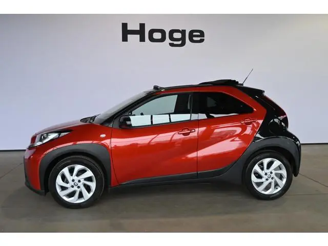 Toyota Aygo X 1.0 VVT-i MT Play Clima Carplay Panoramadak Camera LED Rijklaarprijs Inruil Mogelijk!