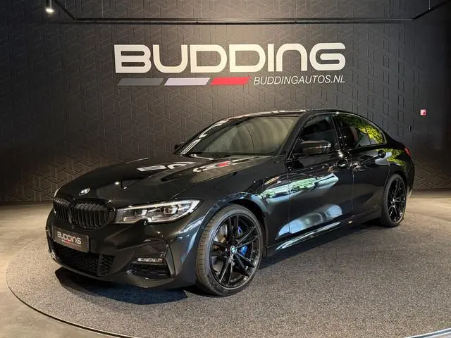 BMW 3-serie 320i High Exe | M-sport | Camera | CarPlay