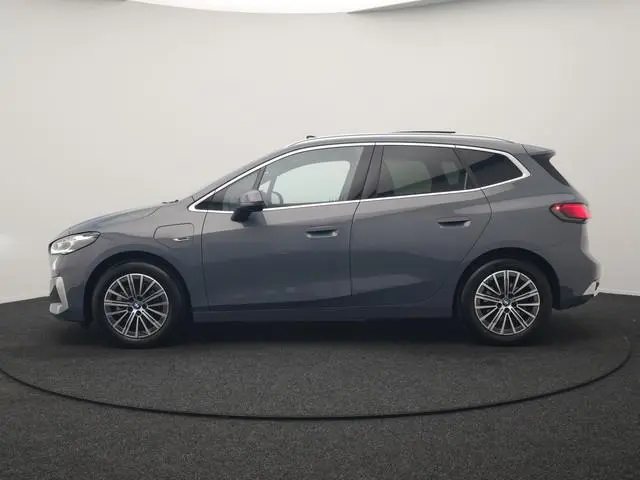 BMW 2-serie Active Tourer 225e xDrive Luxury Line PHEV 245pk Dealer O.H | Trekhaak | Panodak | Adapt...