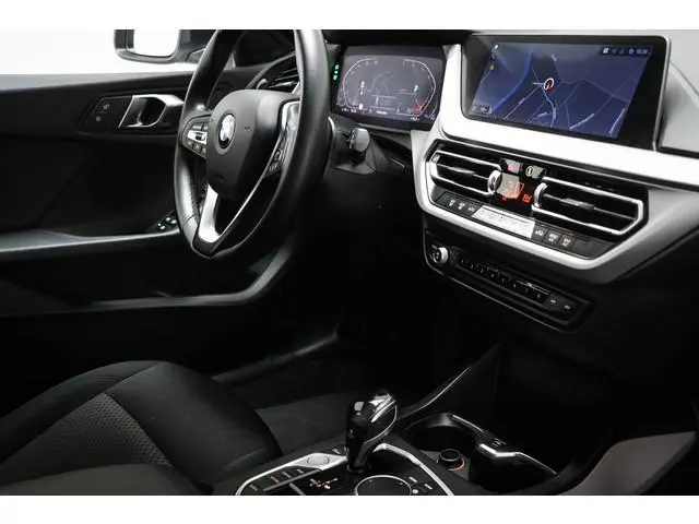 BMW 1-serie 118i Business Edition | PARKING PACK | DAB | APPLE | NAVI | CAMERA | 17"