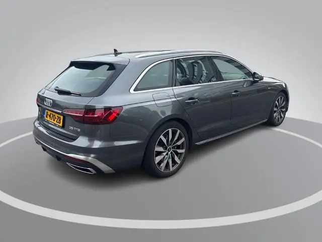 Audi A4 Avant 35 TFSI 150pk S edition · Apple/Android Car Play · Camera · Afgevlakt sportstuur · Vir...