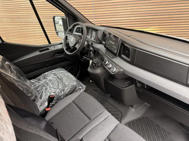 Renault Master T35 2.0 dCi 130 L2H2 Advance 2x Schuifdeuren / Navi / Clima / Camera