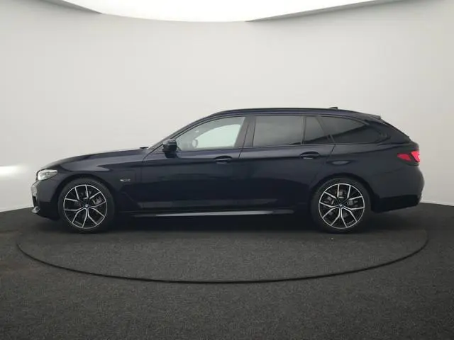 BMW 5-serie Touring 530e M Sport PHEV 293pk Dealer O.H | Trekhaak af fabriek | Adaptive Cruise | 19"...