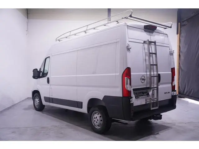 Opel Movano 2.2D 140 pk L2H2 Imperiaal met Trap, Trekhaak Navi, Camera, Apple Carplay, Airco ECC, 3-...
