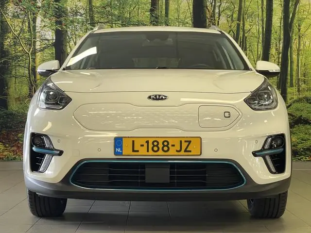 Kia e-Niro DynamicPlusLine 39 kWh | Apple carplay | Stuurwielverwarming | Camera | DAB | Keyless | A...