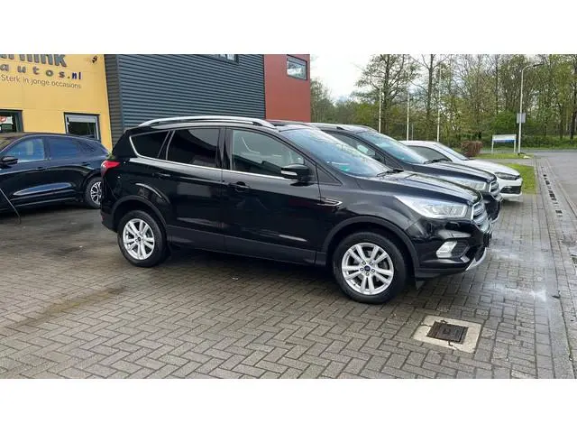 FORD KUGA 1.5 150 pk Titanium trekhaak, apple carplay, autom airco, lederen bekl., camera, winterpac...