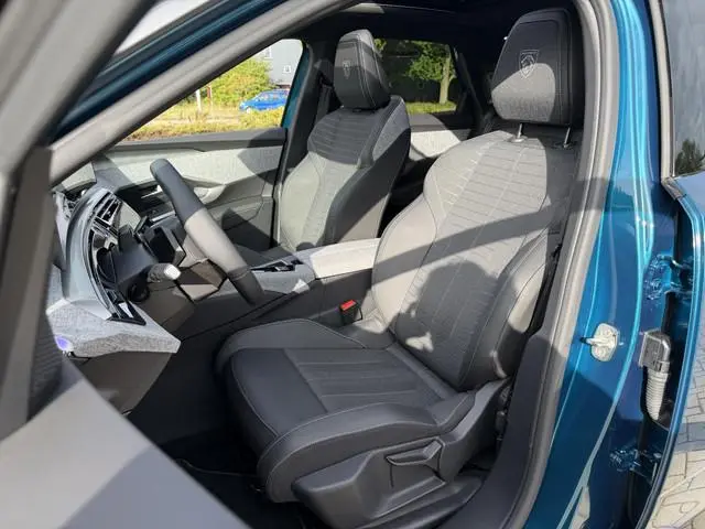 Peugeot e-3008