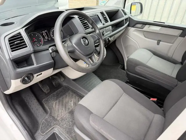 Volkswagen Transporter 2.0 TDI L2H1 150 PK Euro 6 DC Comfortline Plus CarPlay/Trekhaak/Navigatie