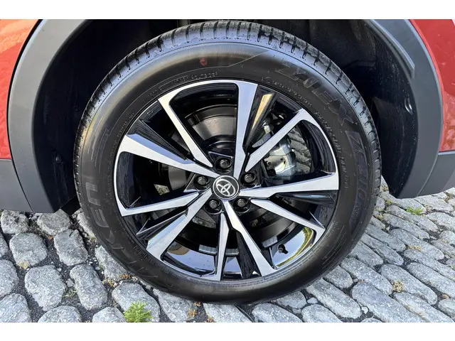 Toyota C-HR 2.0 Plug-in Hybrid 220 Dynamic Apple carplay, Android auto, BSM, Parkeersensoren, Stoelv...