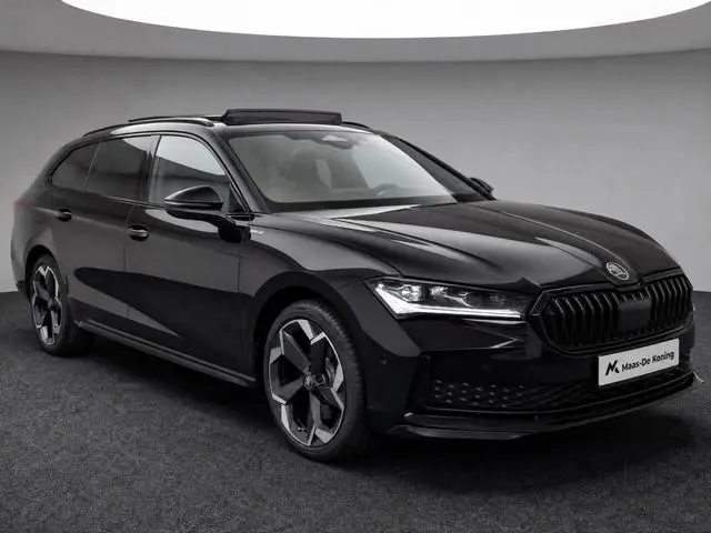 Skoda Superb 1.5TSI 150kW/204PK PHEV Sportline Business · Leder · Panoramadak · Apple/Android Car Pl...