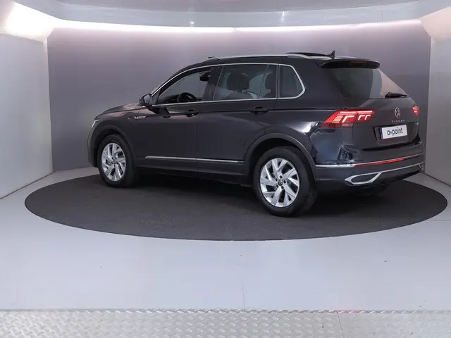 Volkswagen Tiguan 1.4 TSI eHybrid Elegance 245 PK PHEV | Panorama dak | Matrix koplampen | Parkeerca...