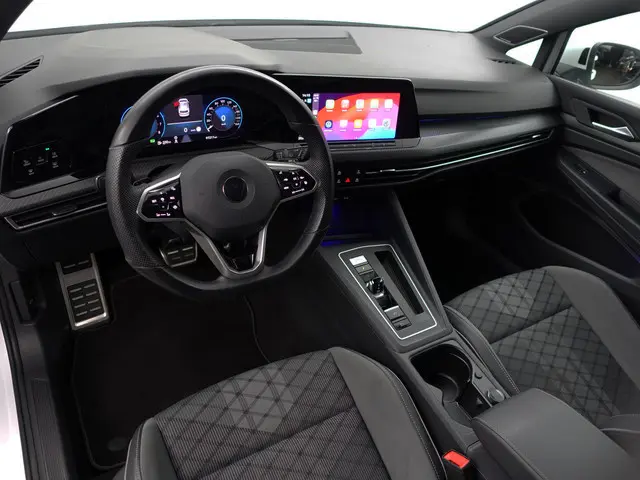 Volkswagen Golf 1.5 eTSI R Line Aut- Panoramadak, Harman Kardon, Sfeerverlichting, CarPlay, Stuur/St...