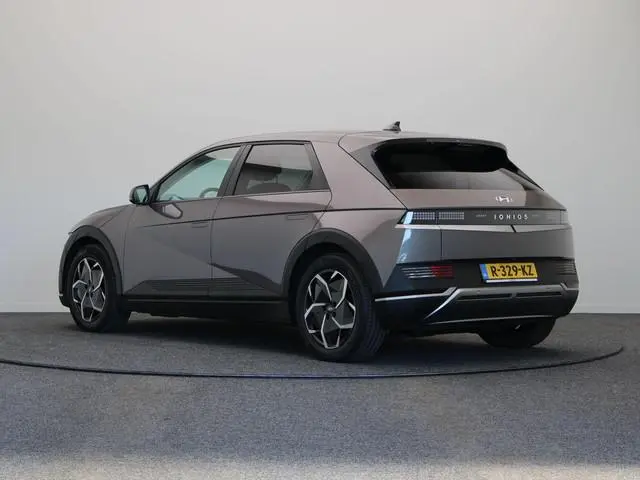 Hyundai IONIQ 5 Connect+ 77.4 kWh | Warmtepomp | Stoel en Stuurwielverwarming | 507km WLTP | Achteru...