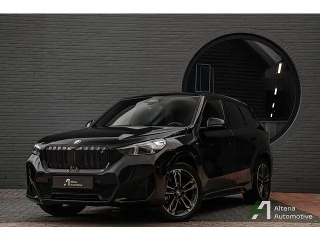 BMW iX1 xDrive30 64,7 kWh M-sport, BTW, Harman Kardon, comfort acces, panorama dak, 360 camera, head...