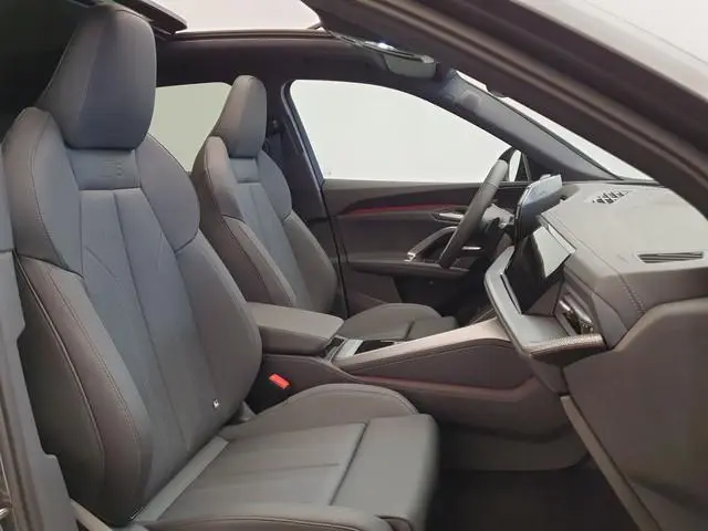 Audi Q5 2.0 TFSI e-hybrid 300pk quattro S edition Panoramadak, Luchtvering, Wegklapbare trekhaak