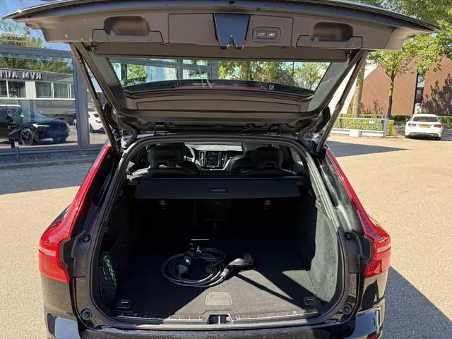 Volvo XC60 2.0 T6 Plug-in hybrid AWD Plus Black Edition EL. TREKHAAK | DEALER ONDERHOUDEN | STOEL VE...