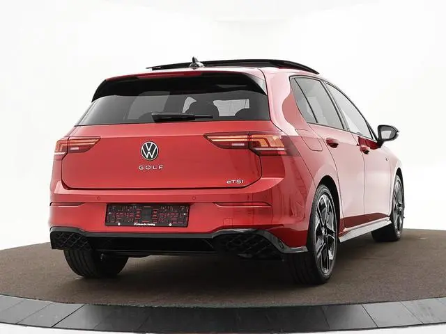 Volkswagen Golf 1.5 eTSI 150pk DSG R-Line Edition · Panoramadak · Apple/Android Car Play · Camera +...