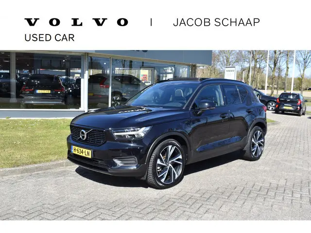 Volvo XC40 T5 262PK Twin Engine R-Design | Panodak | ACC | Camera | Stoelverwarming | 20"LMV