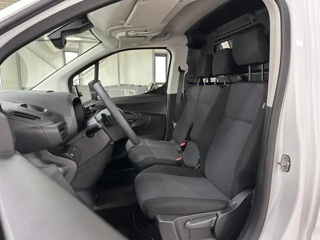 Toyota PROACE CITY Electric Challenger Long (L2) 50 kWh 136pk | 3pers. | Laadvloer | 3-fase(11kw) |...