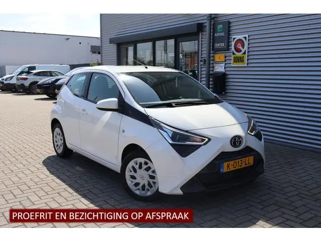 Toyota Aygo 1.0 VVT-i x-play 1e Eigenaar | Dealer Onderh | BTW | NAP | Camera | Navi | Carplay | Ful...
