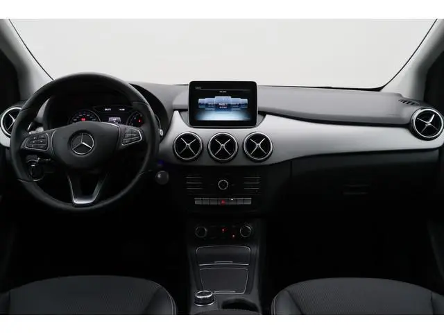Mercedes-Benz B-klasse 180 Automaat Sfeerverlichting, Airco, Trekhaak, Stoelverwarming, PDC