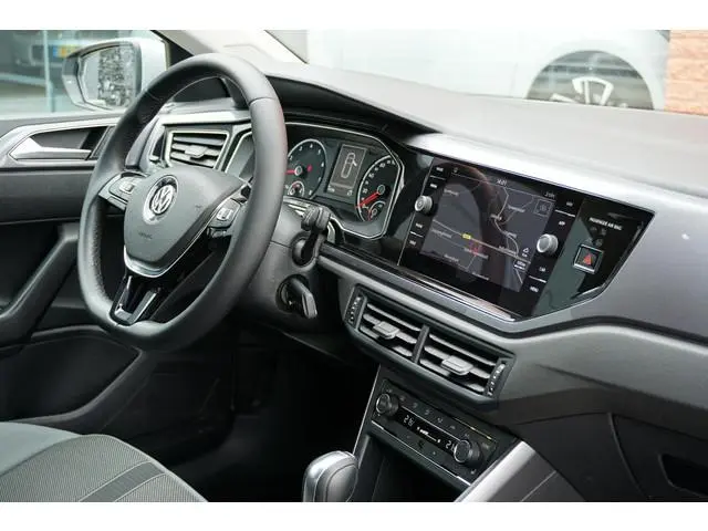 Volkswagen Polo 1.0 TSI Highline DSG + NAVI / STOELVERWARMING / ACC