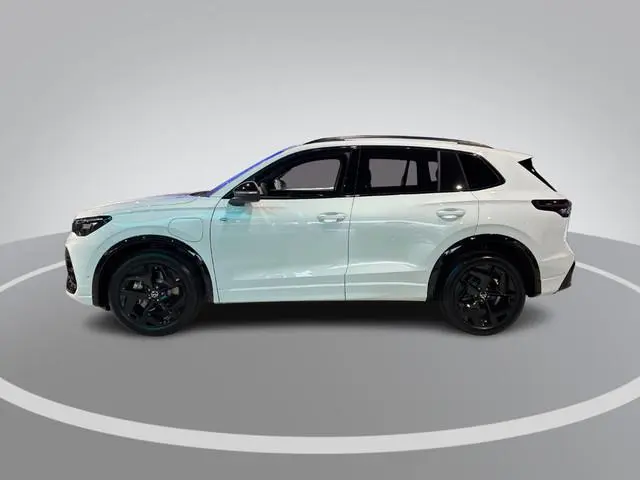 Volkswagen Tiguan R-Line 1.5 eHybrid 204 PK 6 versn. DSG · Voorstoelen verwarmbaar · Sfeerverlichtin...