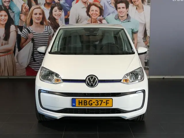 Volkswagen e-Up! e-up - SOH 94% - Stoelverwarming - Elektrische buitenspiegels - Camera - Sensor ach...