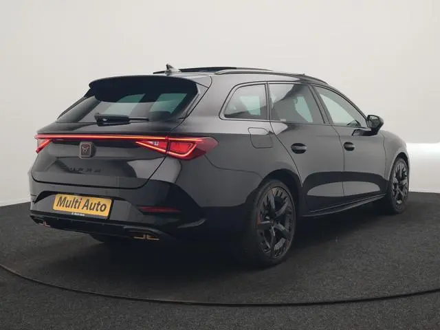 CUPRA Leon Sportstourer 1.4 e-Hybrid VZ Black Edition PHEV 245pk Dealer O.H. | Panodak | Adaptive Cr...