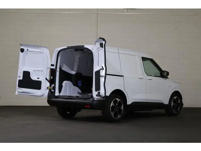 Ford E-Transit Courier