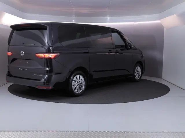 Volkswagen Bedrijfswagens Multivan Economy Business L2 1.5 eHybrid EU6 180 kW (245pk)