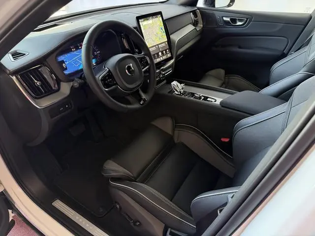 Volvo XC60 456PK  2.0 T8 456PK AWD ULTRA !  BLACK EDITION STOEL/STUUR.VER. 22''LMV PANO HEADUP HARMA...