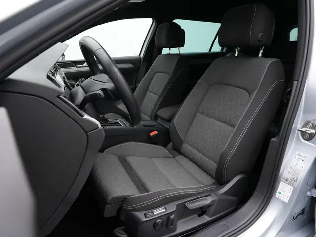 Volkswagen Passat 1.4 TSI 218 pk PHEV GTE | IQ Light | Achteruitrijcamera | Adaptive Cruise | Stuur-...