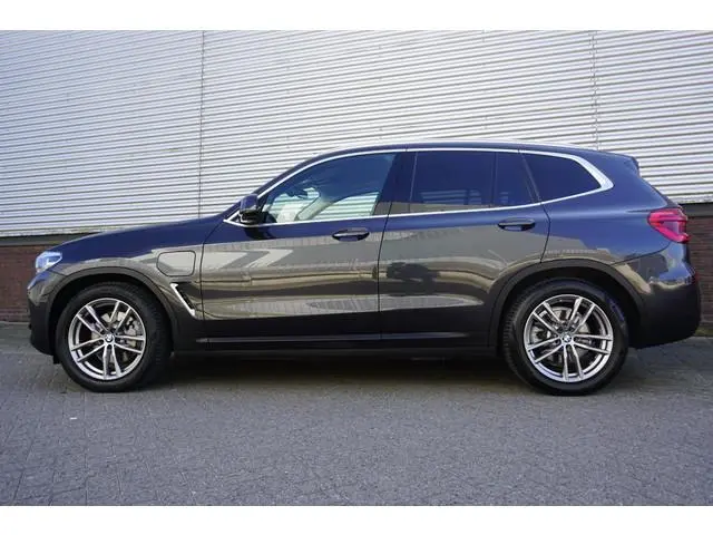 BMW X3 xDrive30e eDrive/Leer/Sporstoelen/Dealeronderhoud/ SOH 92%/Harman-Kardon.