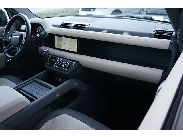 Land Rover Defender Hard Top 3.0 D200 110 MHEV X-Dynamic SE | Occasion Lease vanaf € 1.569,00  p/m |...