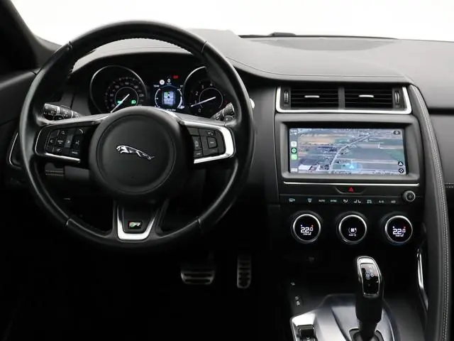 Jaguar E-PACE 2.0 TURBO P250 AWD R-DYNAMIC SE + PANORAMA / LEDER / CAMERA