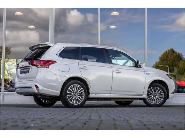 Mitsubishi Outlander 2.4 PHEV Instyle | SOH 93% | Pano | 360° Camera