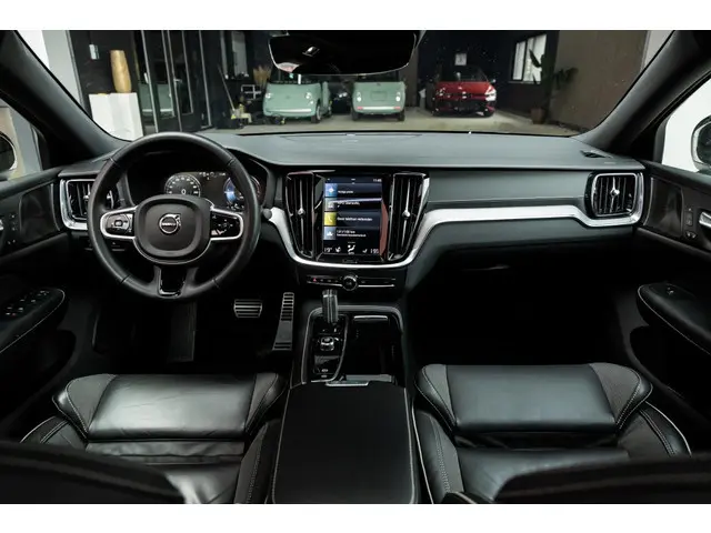 Volvo S60 2.0 Rech. T8 R-Design | Pano | H&K | Memory |