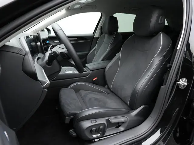 Volkswagen Passat Variant 1.5 e-Hybrid 204 pk Business | Trekhaak | Head-Up Display | Achteruitrijca...