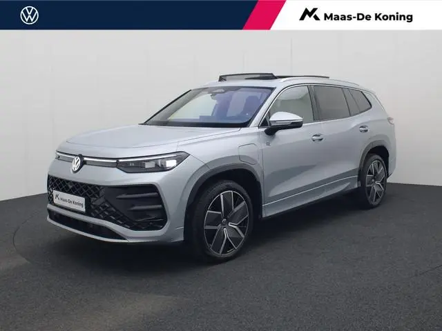 Volkswagen Tayron 1.5 eHybrid 200kW/272PK R-Line DSG · Panoramadak · 360°Camera + Parkeersensoren ·...