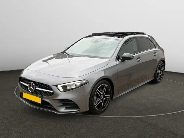 Mercedes-Benz A-klasse 180 AMG Night Edition Aut- Nap 9dkm, Dealer Onderhouden, Panoramadak, Sfeerve...