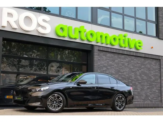 BMW 5-serie 520i | FACELIFT | M-SPORT | MEMORY | KEYLESS | DODE HOEK | LED | SFEERVERLICHTING |