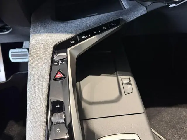 Peugeot e-3008
