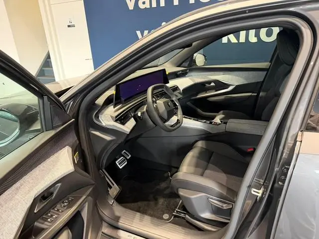 Peugeot e-3008