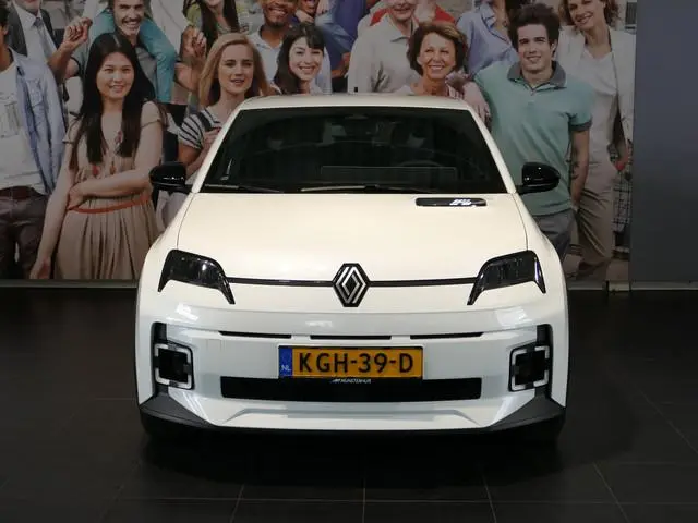 Renault 5 comfort range techno 52 kWh *Vraag naar beschikbaarheid!* - Stoel en stuurverwarming - All...