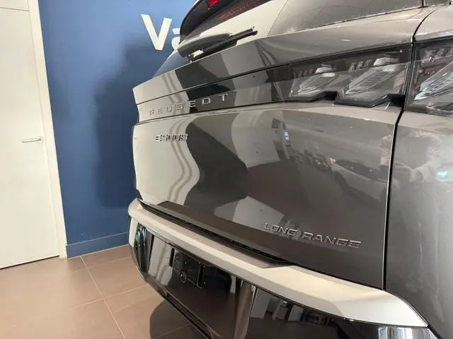 Peugeot e-5008
