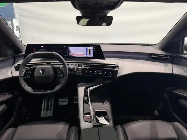 Peugeot e-5008